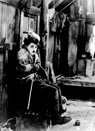 C'est franchement le sommet de l'oeuvre de chaplin (comme tous les autres chaplin, d'ailleurs), celui qui sait le mieux gérer la balance entre comédie pure et. La Ruee Vers L Or Cinema Utopia Bordeaux