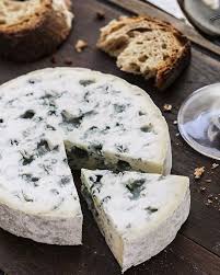 Fourme D Ambert Refletsdefrance Fromage Plateau De Fromage Fromages De France
