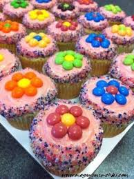 From design to execution, it really takes the cake. Skittles Flower Cupcakes All Things Cupcake Cupcake Cakes Holiday Cupcakes Yummy Cupcakes