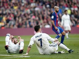 كريم بنزيما، لاعب كرة قدم فرنسي بدأ مشواره مع فريق محلي ثم انتقل إلى نادي ليون ليحقق معه عدة إنجازات كروية على الصعيد الوطني والأوروبي حيث حقق بنزيما بطولة فرنسا. ÙƒØ±ÙŠÙ… Ø¨Ù†Ø²ÙŠÙ…Ø§ ÙŠØªÙ‡Ù… Ø²ÙŠØ¯Ø§Ù† ÙˆØ±ÙˆÙ†Ø§Ù„Ø¯Ùˆ Ø¨ØªØ±Ø§Ø¬Ø¹ Ø±ÙŠØ§Ù„ Ù…Ø¯Ø±ÙŠØ¯ Football Tribe Arabia