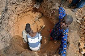 Total local production in 2014 was 49.8 tons, 2015 was 50 tons and 2016 was 50 tons. Mali Artisanal Mines Produce Gold With Child Labor Human Rights Watch