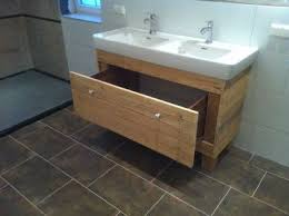 Meuble Et Miroir Pour La Salle De Bain Fait Avec Des Palettes Salle De Bains Palette Meuble Salle De Bain Salle De Bain
