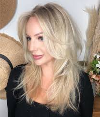 What haircut makes your hair look thicker? 50 Stylish Hairstyles For Fine Hair Julie Il Salon