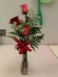 The design is very detailed. 3 Rose Bud Vase Valentine Flower Arrangements Flower Arrangements Diy Bud Vases Arrangements