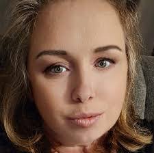 Bernadette Sams's Instagram, Twitter & Facebook