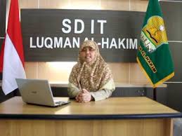 Buku ini merungkai surah luqman dari sisi pandang yan. Profile Sdit Luqman Al Hakim Yogyakarta Youtube