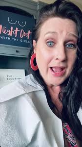 Leave it to me to somehow connect early breast cancer detection to the  Thanksgiving holiday🦃🤔 Let's talk about BREASTS…not as in turkey, even  though I am...