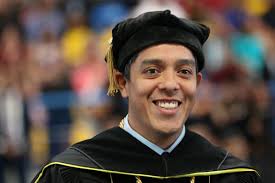 Discurso íntegro: rector Fernández llama a los egresados a ser éticos,  humildes y agradecidos