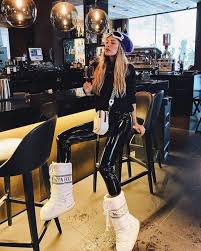 Michele Salas Was Discriminated Against In A Restaurant For Speaking Spanish Ootd For Discriminati Skiing Outfit Winter Outfits Winter Fashion Outfits