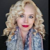 Sarah Towne's Instagram, Twitter & Facebook