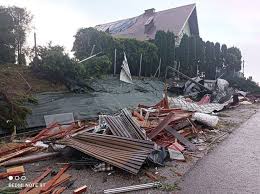 W niedzielę, 2 maja nad południowo wschodnią częścią polski istniało spore zagrożenie rozwoju superkomórek burzowych i towarzyszących im zjawisk jak trąby powietrzne. Tornado W Polsce To Mozliwe Zjawiska Pogodowe Beda Coraz Bardziej Gwaltowne