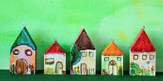 miniatur holzhauser mit pigment tinte coloriert haus malen holzhaus haus
