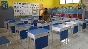Meja untuk belajar adalah meja yang digunakan anak untuk mengerjakan tugas maupun untuk mempelajari materi yang didapatkan dari sekolah. Meja Dan Kursi Belajar Serta Lab Baru Yapenka Yapenka 62