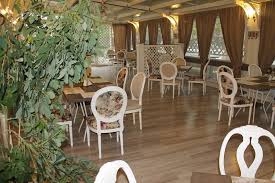 Este unul dintre edificiile îndrăgite atît de chișinăuieni, cetățenii. Restaurantul Turnul De ApÄƒ IaÈ™i