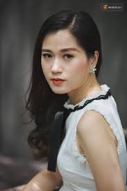 Mặc dù là bông hồng duy nhất trong dàn khách mời hôm nay nhưng lâm vỹ dạ không hề chịu lép vế, thậm chí cô còn bị đàn anh vùi dập không thương tiếc vì quá lém lỉnh. Lam Vá»¹ Dáº¡ Ká»ƒ Vá» Cuá»™c Hon Nhan Vá»›i Há»©a Minh Ä'áº¡t Ä'oi Luc Toi CÅ©ng Náº£n Va Má»‡t Má»i Láº¯m