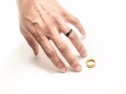 Aug 08, 2012 · again, just paint a layer or two of clear polish on top and it will keep your bling in place. Why Rings Turn Your Finger Green