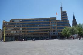 Flageyplein, usually shortened to flagey by locals), is a square in the brussels municipality of ixelles, belgium.it was named in honour of eugène flagey, mayor of ixelles from 1935 to 1953. Place Flagey In Alten Und Neuen Stadten