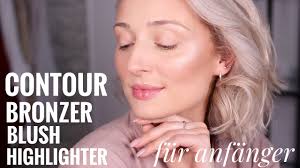 It is easiest to apply bronzer before blush and highlight, since it tends to be applied in a more diffused manner and in more areas of the face, so it often works as a guide on think of bronzer as a bit of an outline for how to place your blush and highlighter, which typically are applied after. Contour Bronzer Blush Und Highlighter Fur Anfanger Olesjaswelt Youtube