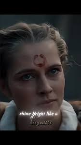 Louisa Powers's Instagram, Twitter & Facebook