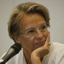 Vacances : l'opinion sanctionne Michèle Alliot-Marie, pas François Fillon