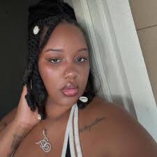 🚨LIMITED AMOUNT 🚨 I MADE THIS A FEW WEEKS AGO & IM MAKING IT AGAIN  TODAY!!! IT COMES WITH WHITE RICE OR LO MEIN!!! $20 I APOLOGIZE ABOUT THE  PAPER PLATE PRESENTATION