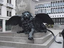 Tripadvisor Leao Alado Simbolo De Veneza Representando Sao Marco Na Base Da Estatua De Carlo Goldoni صورة Campo San Bartolomeo البندقية