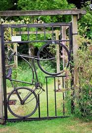 Aus Einem Alten Fahrrad Ein Gartentor Bauen Sehr Kreativ Von Handwerklein Garden Gates Bicycle Art Beautiful Gardens