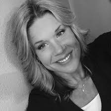 Jennifer Carlton's Instagram, Twitter & Facebook