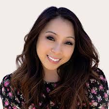 Donna Kim's Instagram, Twitter & Facebook