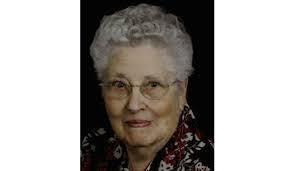 Lois Groth's Instagram, Twitter & Facebook