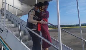 Naik pesawat garuda bisa sekalian tes rapid dan swab, apa syaratnya? Penampakan Penumpang Melahirkan Di Pesawat Lion Air Jt 797 Mendarat Di Bandara Pattimura Bagian 1