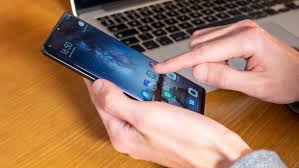 Malgré la forte concurrence aujourd'hui dans le domaine des. Quels Sont Les Meilleurs Petits Smartphones Avril 2021 Les Numeriques