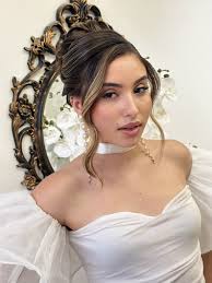 Noiva Bárbara , uma noivinha linda e especial , obrigada meu amor , por me  escolher para realizar seu sonho , foi tudo incrível 🤍🫶🏽 Make  @amandapaisanno 🫶🏽