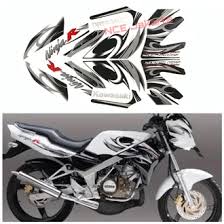 Perubahan mencolok di headlight, dimana kawasaki memberikan tambahan cover dan bentuknya lebih sporty yang diimbangi dengan perubahan striping motor yang sporty juga. Jual Produk Ninja R 2012 Putih Termurah Dan Terlengkap Agustus 2021 Bukalapak