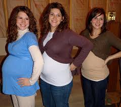 Por otro lado, en un segundo embarazo la barriga puede descender antes, dado que los músculos de la mamá en el primer embarazo ya se han pasado por dicho cambio. Nos Cuidamos Menos En El Segundo Embarazo