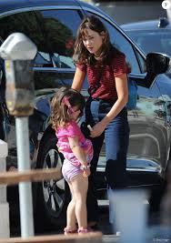 Charlie wolf pechenik, born in may 2017, is deschanel and pechenik's younger child and only son. Exclusif Premiere Sortie Pour Zooey Deschanel Depuis L Annonce De Sa Separation Avec Son Mari J Pechenik Reperee Sans Son Alliance Au Cafe Coffee Roaster D A Purepeople