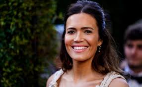 TV Junkie: 'Vampire Diaries' Returns; Rob Corddry