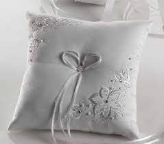Argolla matrimonio bicolor promesa única. Cojin Para Argollas De Matrimonio Buscar Con Google Ring Pillow Lace Ring Pillow Wedding Wedding Pillows