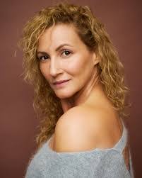 Annette Stark's Instagram, Twitter & Facebook