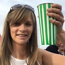 Suzanne Howe's Instagram, Twitter & Facebook