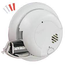 You will know when the battery needs changing on your smoke detector when it starts to sound a loud beep at intervals. First Alert Sa9120bcn 120vac Hardwired Smoke Alarm With Battery Backup First Alert Store