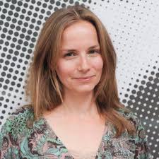 Miriam Jones's Instagram, Twitter & Facebook