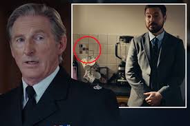 Line of Duty fans spot major clue as 'H' is seen behind Steve Arnott in  Steph Corbett's kitchen