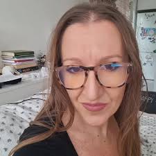 Na danasnji dan prije dvije godine, otprilike u ovo vrijeme, muz je otisao  do "svojih" na kafu. Cura je imala 4 mjeseca, sve opcije za Novu godinu  bile su otvorenr, ali sam