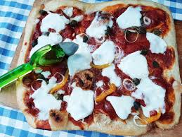 Conosco la ricetta della sua pizza dai tempi in cui mr bonci era ospite fisso (se non ricordo male di giovedì) nell'ormai defunta trasmissione de la trascorso un ulteriore tempo di lievitazione (direi da 1 a 2 ore), stendere l'impasto delicatamente utilizzando i polpastrelli,poi adagiare in teglia (definirai la. Base Per Pizza Alla Bonci Salumificio Artigianale Gombitelli