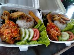 Pemilik toko roti daring iga penyet dengan kentang mustofa: Paket Nasi Kotak Ayam Penyet Sambal Krosak Mamaze Iwan Facebook