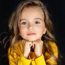 Mia Yates (@miaelleyates)