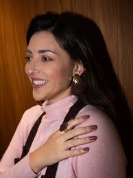 O verde oliva chega para enriquecer a paleta do nosso icônico bracelete,  trazendo harmonia para composições com tom terrosos. Uma cor versátil,  elegante e cheia de personalidade. Perfeita para quem ama um