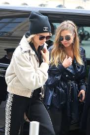 That same month, benson told 'people now' that she keeps her relationships private and wouldn't confirm or deny if she was dating delevingne. Cara Delevingne And Ashley Benson Make Their Relationship Instagram Official