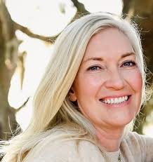 WELCOME•TO•THE•TEAM! Please give a warm welcome to Maggie Staton! Maggie  isn't a stranger to Move Fitness, she competed our SUP yoga teacher  certification and teaches SUP yoga for us during the warmer